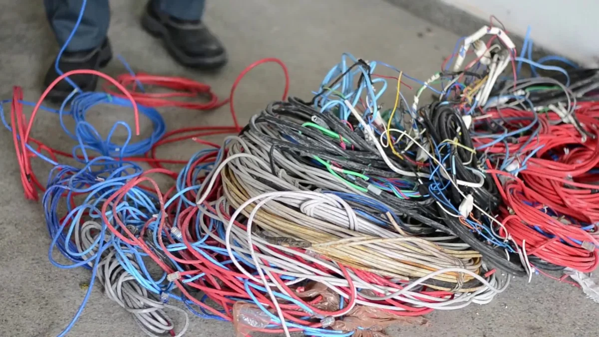 Cabos, fontes, carregadores e acessórios eléctricos e electrónicos