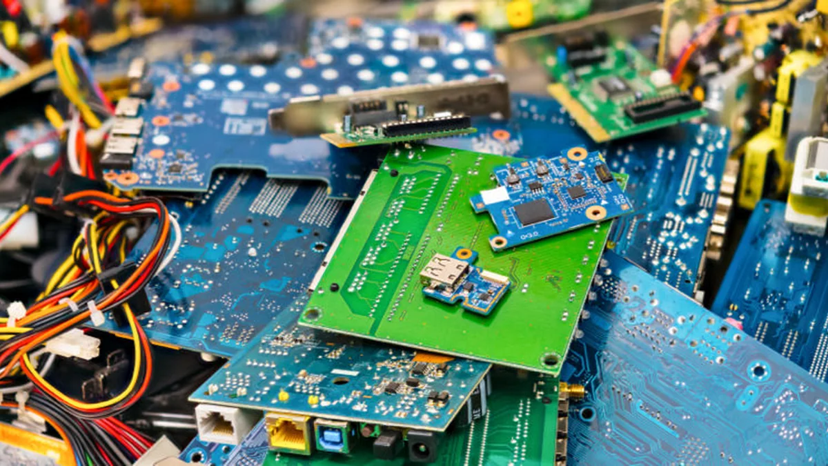 Placas electrónicas, fontes e componentes electrónicos