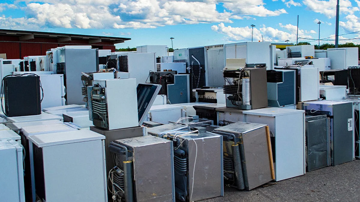 Equipamentos eléctricos e electrónicos provenientes de operações técnicas e industriais
